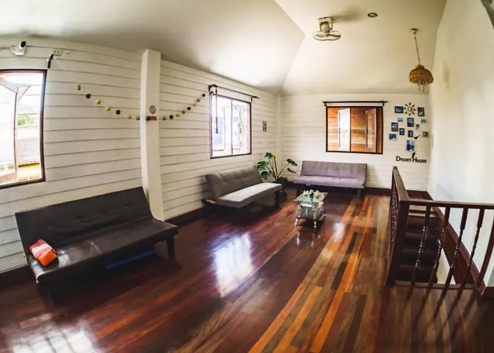 Nitro House Hostel Koh Tao