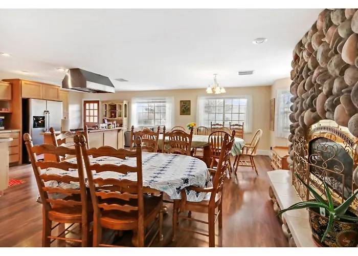 7 Point Ranch Hotel Emigrant