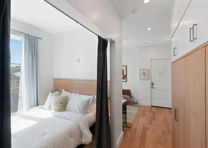 The Iris Hotel Charleston