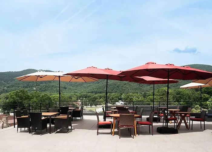 The Schoolhouse Hotel, Trademark Collection By Wyndham White Sulphur Springs