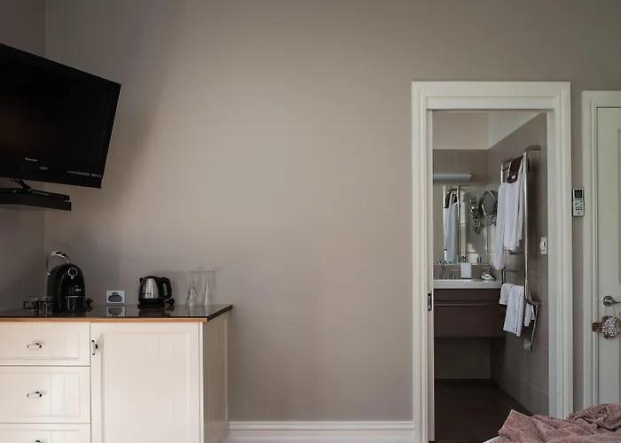 The Ark Stanley Luxury Bed And Breakfast