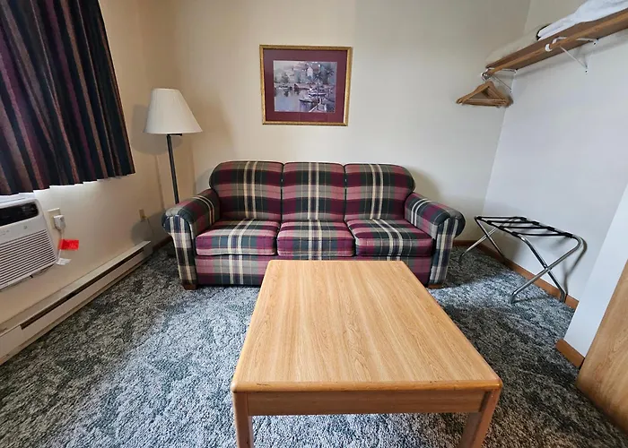 Budget Host Inn & Suites Escanaba
