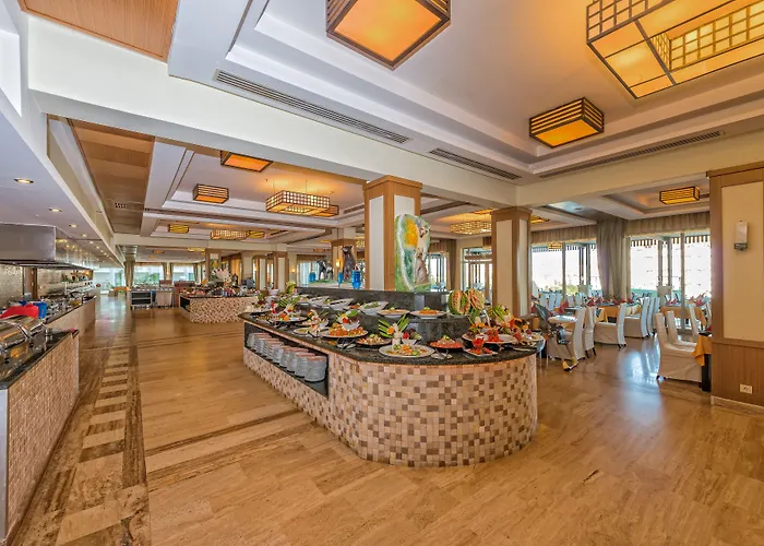Royal Atlantis Spa & Resort Side