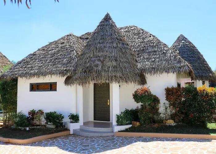 Safari Hotel And Villas Powered By Cocotel Bulala