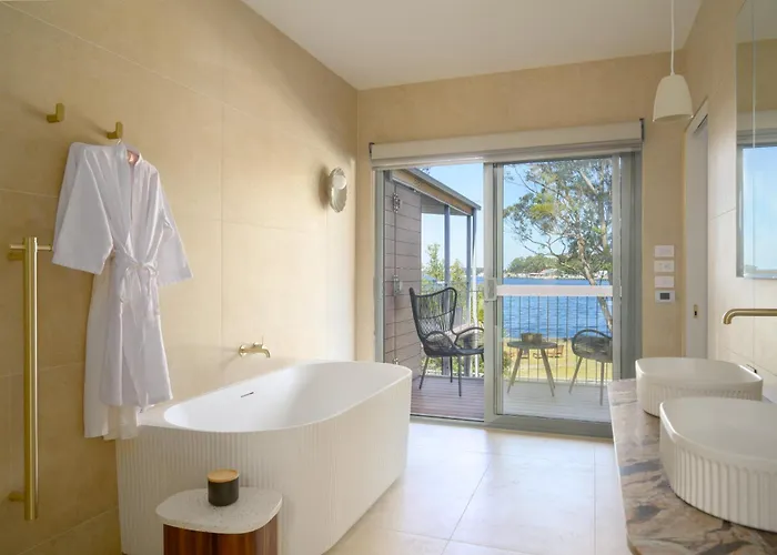 Risby Cove Boutique Hotel Strahan