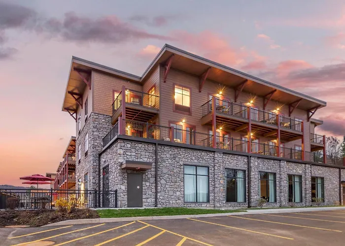 Cambria Hotel Lake Placid - Lakeside Resort
