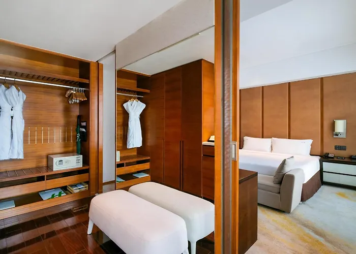 Holiday Inn Qingdao City Center By Ihg